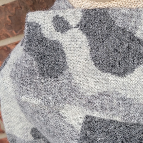 ATHLETA Undercover Camo Pullover Sweater Size M Gray Alpaca Hiking Climbing CYA - Picture 9 of 14